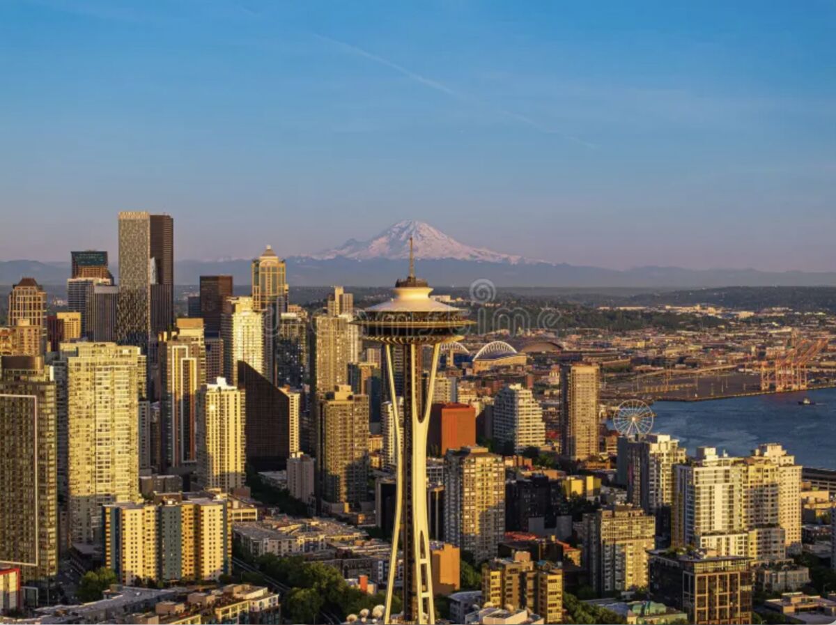 Seattle skyline with Space Needle and Mount Rainier